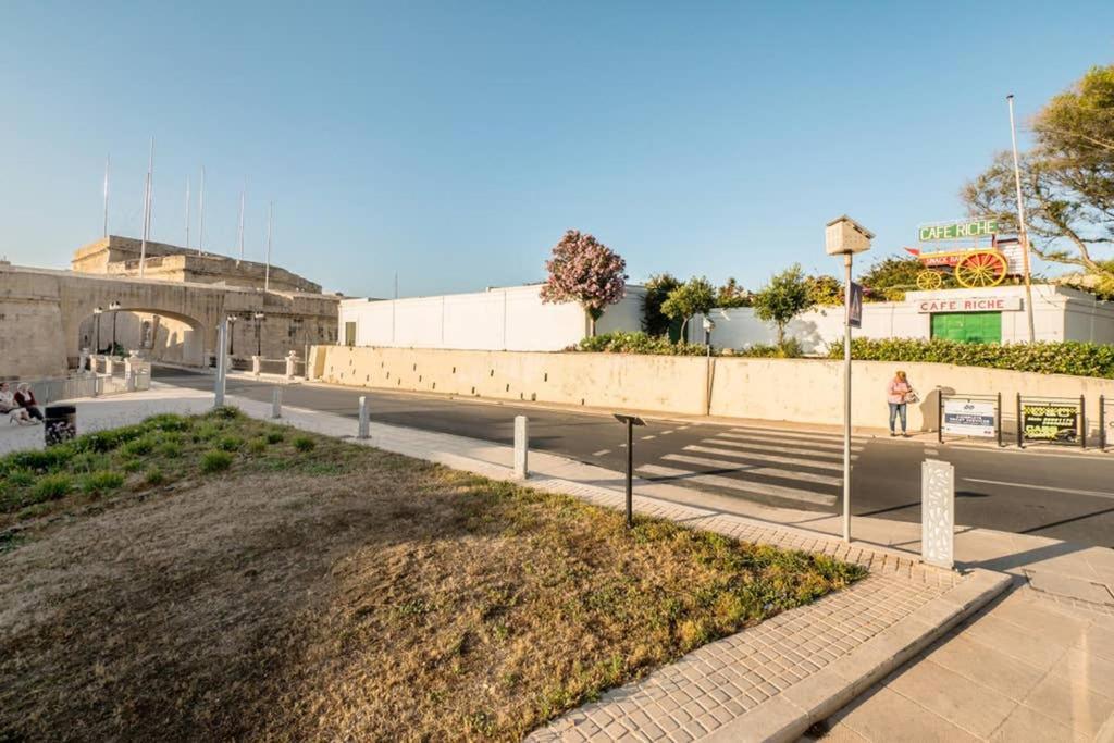Vittoriosa' Seafront 2 Bed Highly Furnished Apartment Eksteriør bilde